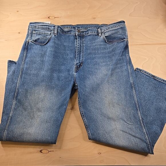 Levis Workwear Fit Jeans Mens 44x30 Blue Medium Wash Denim Straight Leg Stretch - Picture 1 of 11